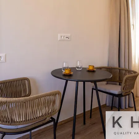 公寓 Two Bedroom And Open Plan In *